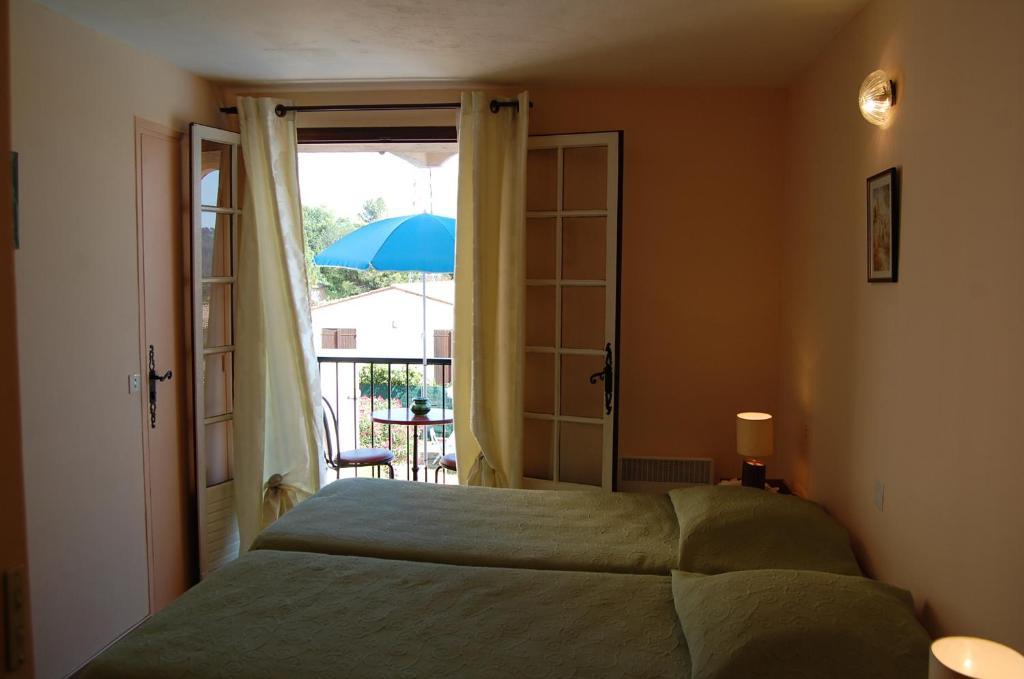 Hotel De La Poste Peymeinade Quarto foto